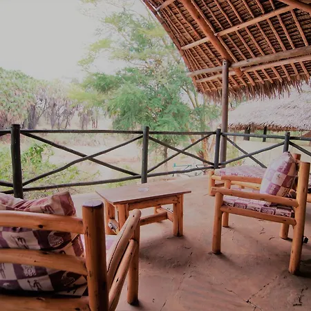 Maneaters Villa Tsavo Exterior photo